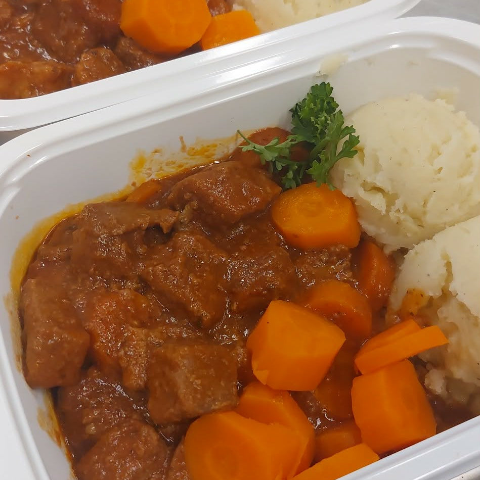 Boeuf aux carottes, patates pilées 550 gr