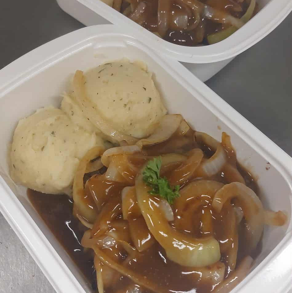 Steak haché, oignons rotis et patates pilées 550 gr