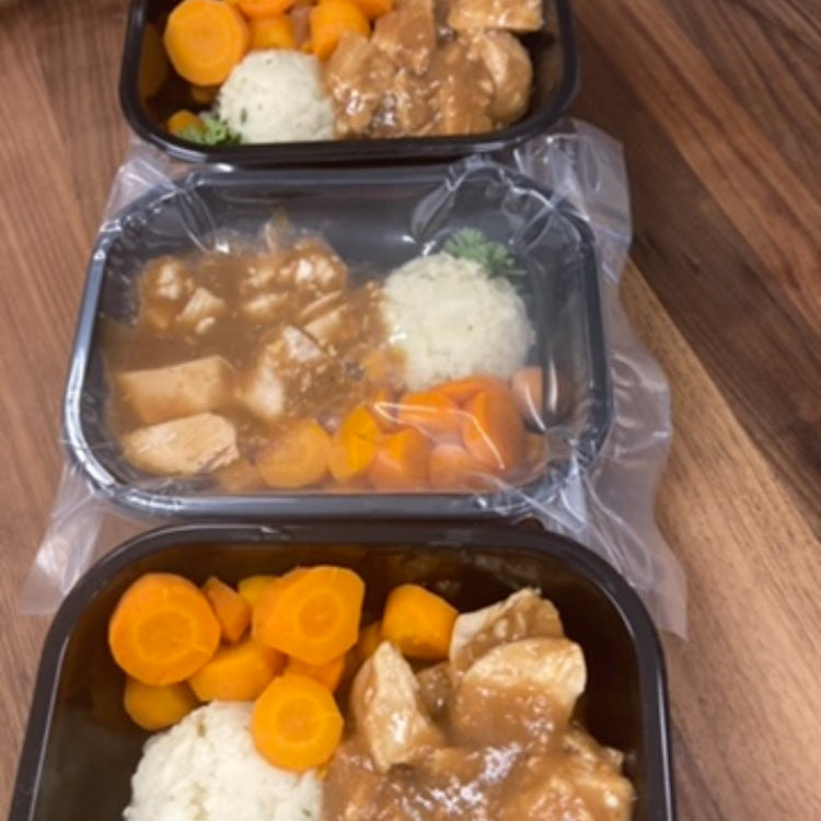 Poulet en sauce, patates pilées 350 gr